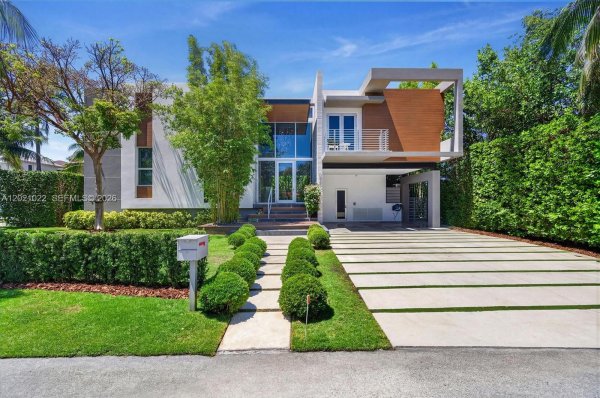 625 Curtiswood Dr Key Biscayne, FL 33149