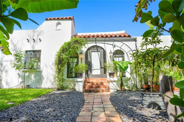 1214 Capri St Coral Gables, FL 33134