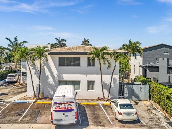 11900 N Bayshore Dr #1-8 North Miami, FL 33181