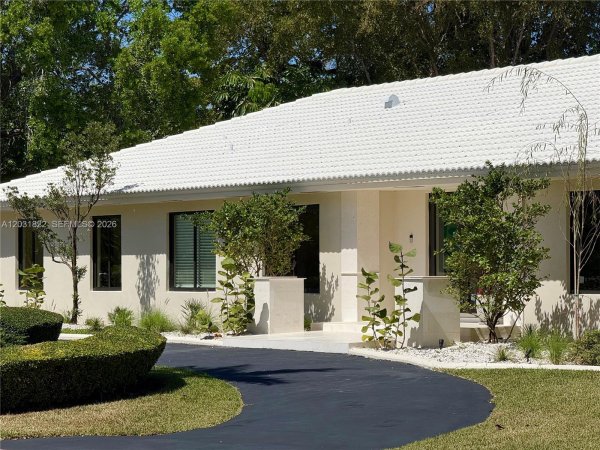 8845 SW 176th Palmetto Bay, FL 33157