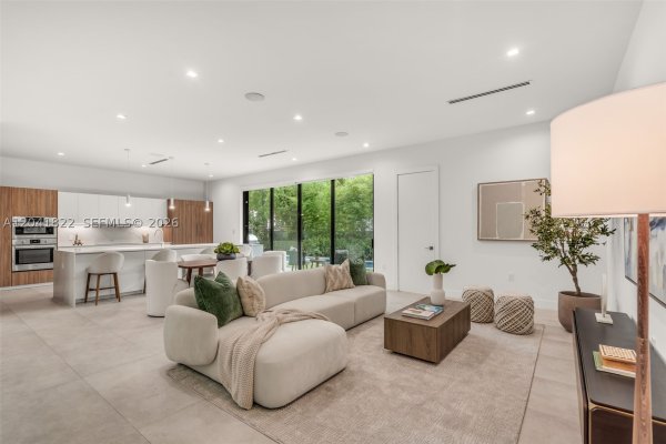 2225 SW 18th Ave Miami, FL 33145