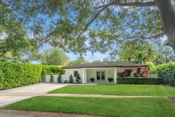 8215 SW 63rd Pl Miami, FL 33143