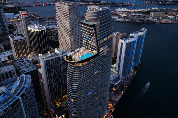 300 Biscayne Blvd Way #3108 Miami, FL 33131