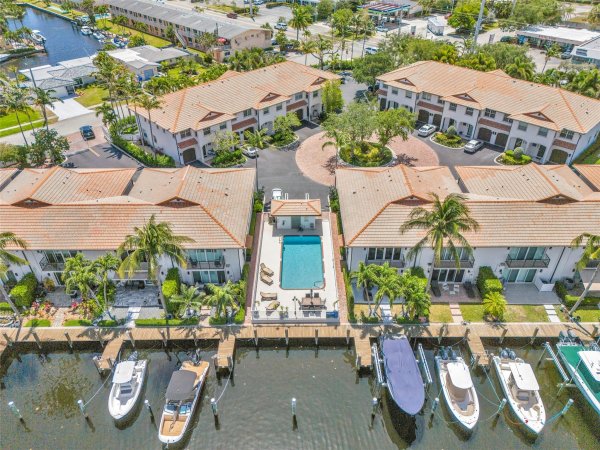 1327 SE 3rd Pompano Beach, FL 33060