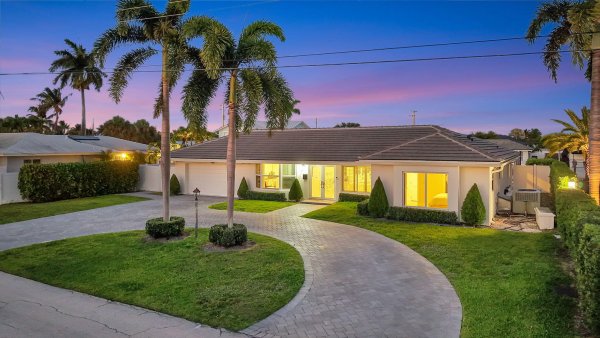 4460 NE 26th Lighthouse Point, FL 33064