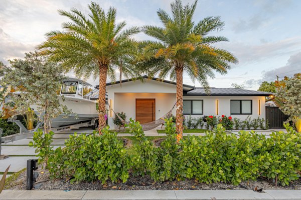 807 Hollywood West Palm Beach, FL 33405