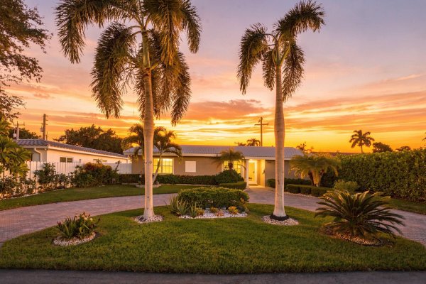 2511 NE 20th Lighthouse Point, FL 33064