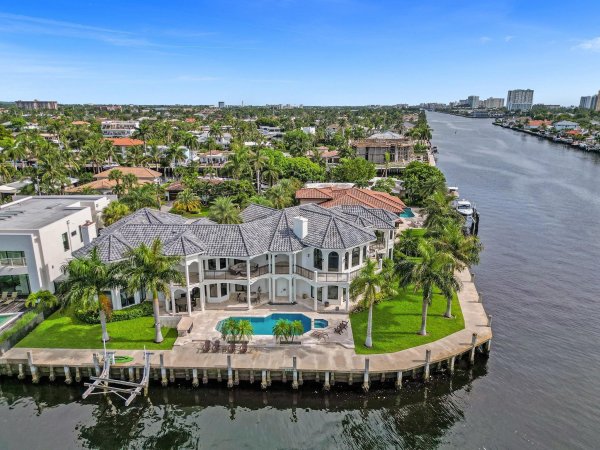 2584 SE 12th St Pompano Beach, FL 33062