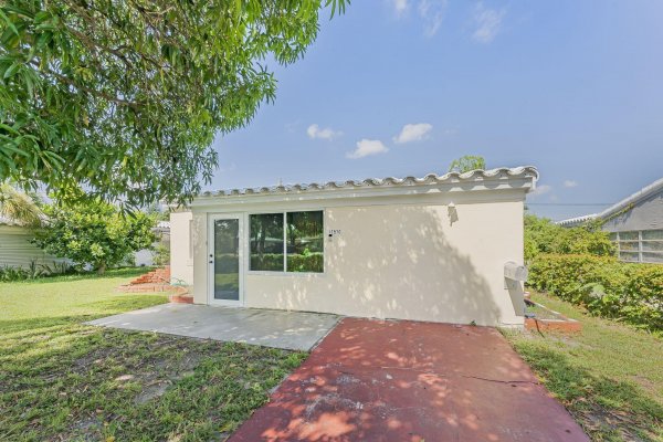 17570 NE 19th North Miami Beach, FL 33162