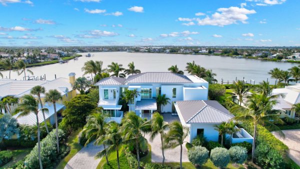 6900 SE Harbor Cir Stuart, FL 34996 6900 SE Harbor Cir Stuart, FL 34996