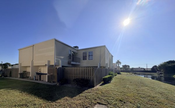 1602 Shaker Cir Cir Wellington, FL 33414