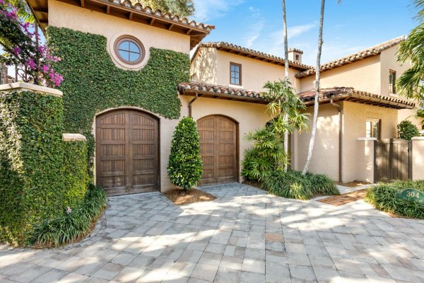 304 Villa Dr Jupiter, FL 33477