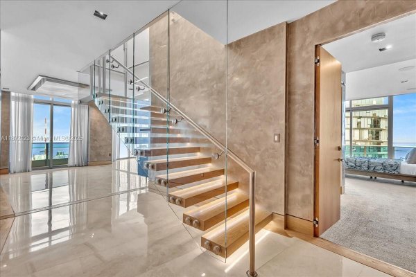 200 Biscayne Blvd Way #PH 5401 Miami, FL 33131 200 Biscayne Blvd Way #PH 5401 Miami, FL 33131