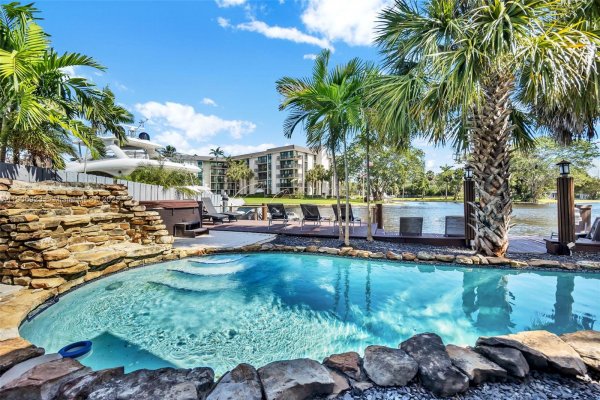 1030 SW 14th Ter Fort Lauderdale, FL 33312