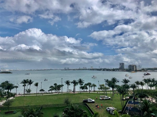 1800 N Bayshore Dr #605 Miami, FL 33132