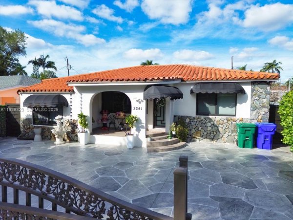 2241 SW 26th St Miami, FL 33133