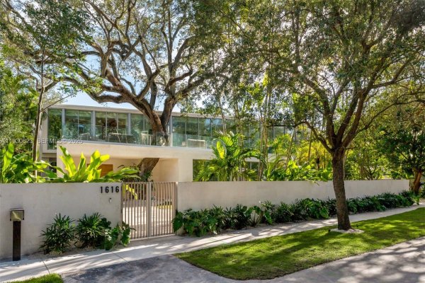 1616 Onaway Dr Miami, FL 33133