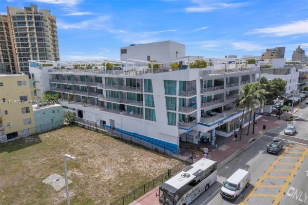 1437 Collins Ave #PH18 Miami Beach, FL 33139
