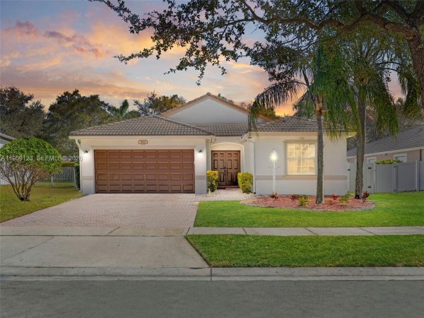 1861 NW 142nd Ter Pembroke Pines, FL 33028