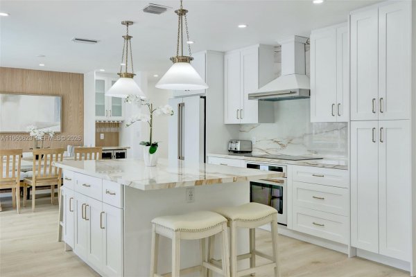 1050 SE 5th Ct Pompano Beach, FL 33060