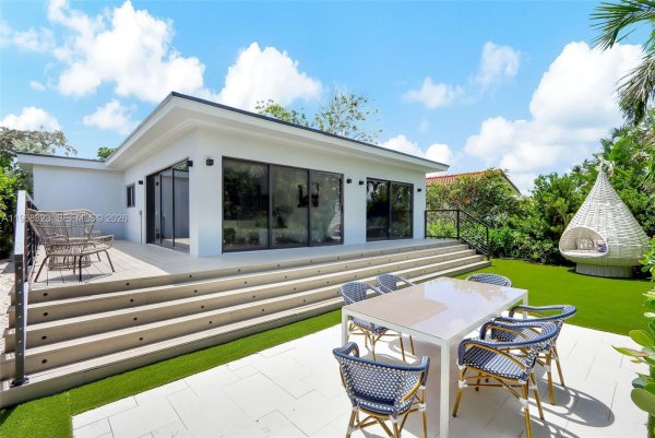 9048 Dickens Ave Surfside, FL 33154