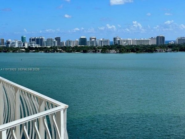 7601 E Treasure Dr #1905 North Bay Village, FL 33141