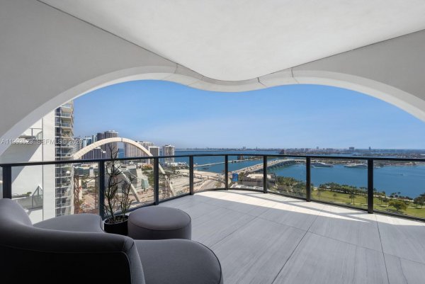 1000 Biscayne Blvd #2702 Miami, FL 33132