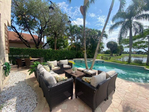 1607 SW 157th Ave Pembroke Pines, FL 33027
