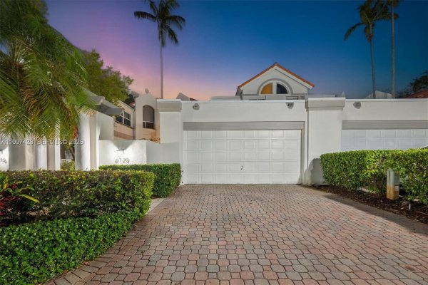 6720 SW 88th Ter Pinecrest, FL 33156