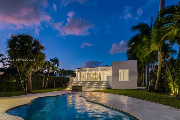 1090 NE 84th St Miami, FL 33138