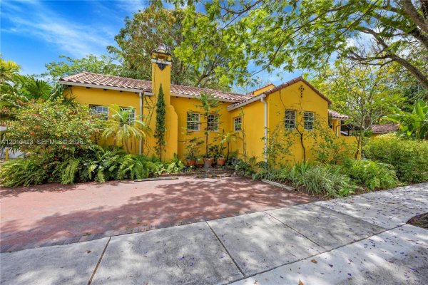650 NE 76th St Miami, FL 33138