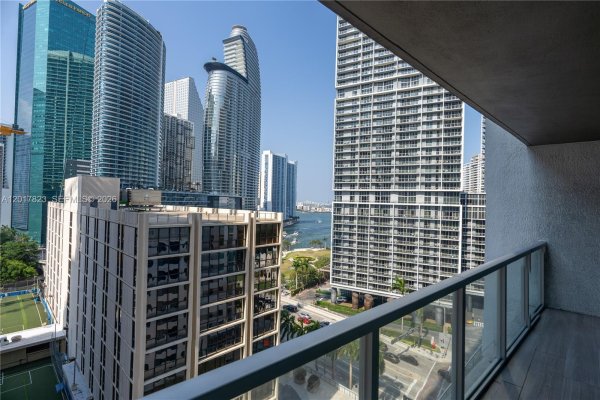 500 Brickell Ave #1407 Miami, FL 33131