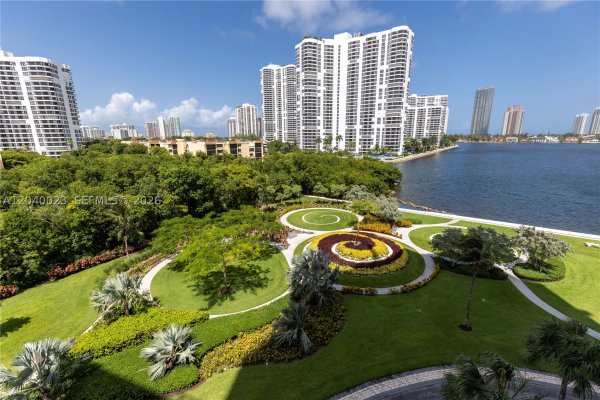 3370 Hidden Bay Dr #602 Aventura, FL 33180