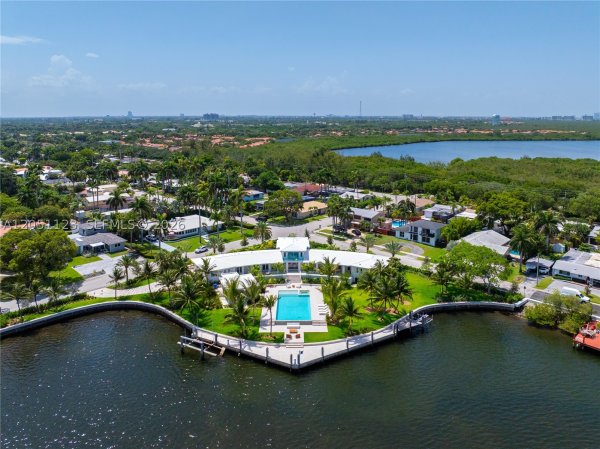 900 N Northlake Dr Hollywood, FL 33019