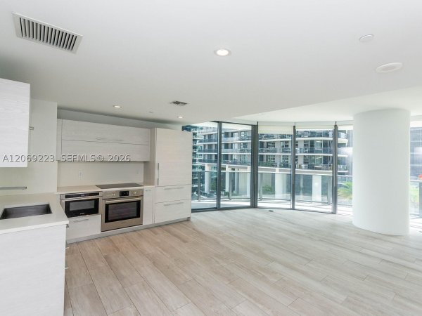 45 SW 9th St #1201 Miami, FL 33130