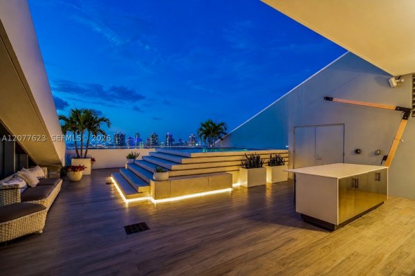 88 SW 7th St #4203 Miami, FL 33130