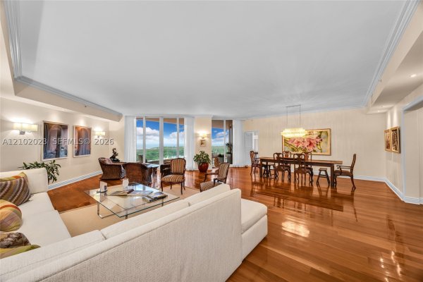60 Edgewater Dr #14E Coral Gables, FL 33133