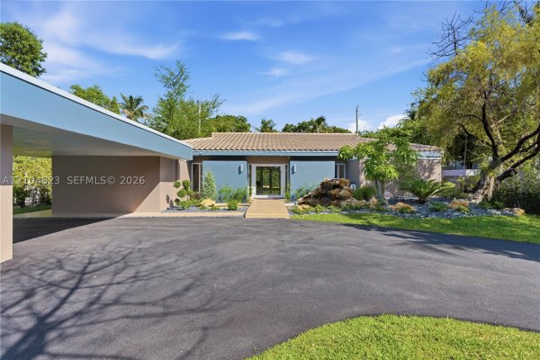 291 E Shore Dr E Miami, FL 33133