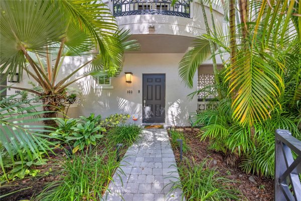 261 Navarre Ave #A-3 Coral Gables, FL 33134