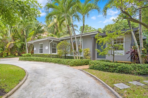 733 Sunset West Palm Beach, FL 33401
