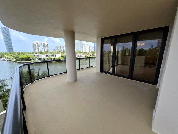 19667 Turnberry #4J Aventura, FL 33180