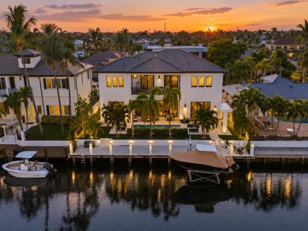 3750 NE 26th Ave Lighthouse Point, FL 33064