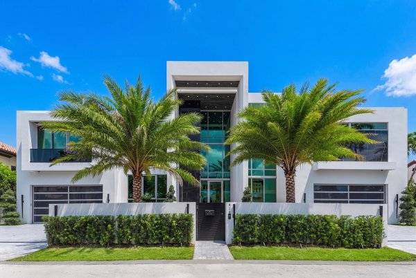 414 Royal Plz Dr Fort Lauderdale, FL 33301