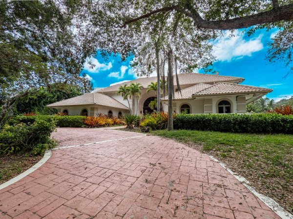 10519 Pine Tree Ter Boynton Beach, FL 33436