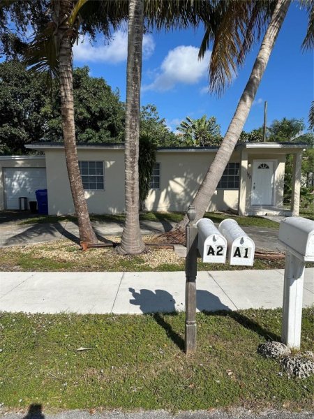 5635 Grant St Hollywood, FL 33021