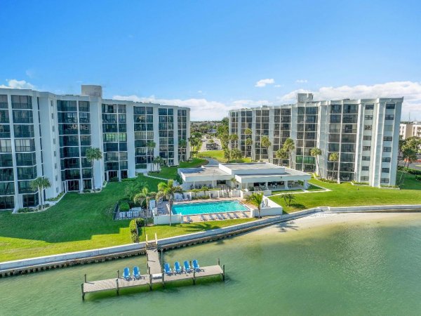 19800 Sandpointe Bay #204 Tequesta, FL 33469