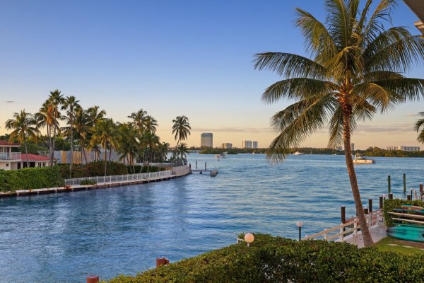 10180 W Bay Hbr Dr #2c Bay Harbor Islands, FL 33154