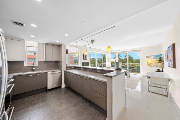 200 Ocean Dr #5D Miami Beach, FL 33139