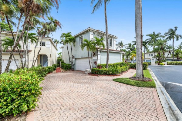 3015 NE 208th St Aventura, FL 33180