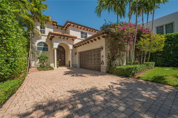 5815 SW 27th St Miami, FL 33155 5815 SW 27th St Miami, FL 33155